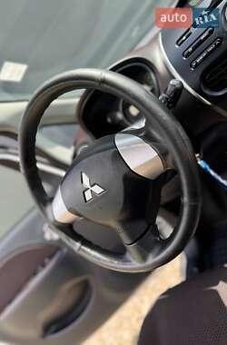 Хетчбек Mitsubishi i-MiEV 2012 в 
