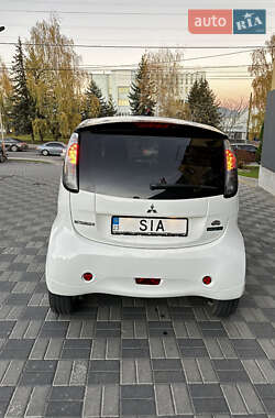 Хэтчбек Mitsubishi i-MiEV 2011 в 