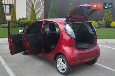 Хэтчбек Mitsubishi i-MiEV 2013 в 