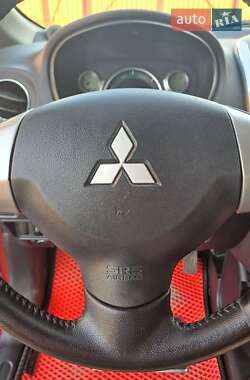 Хэтчбек Mitsubishi i-MiEV 2015 в 