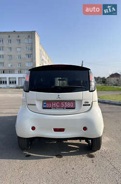 Хэтчбек Mitsubishi i-MiEV 2015 в 