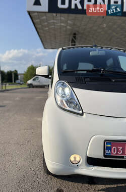 Хэтчбек Mitsubishi i-MiEV 2015 в 