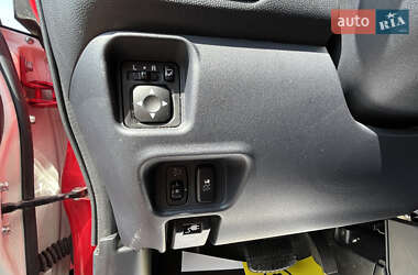 Хэтчбек Mitsubishi i-MiEV 2011 в 