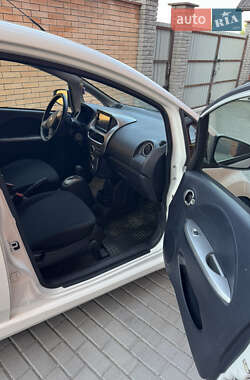 Хэтчбек Mitsubishi i-MiEV 2011 в 