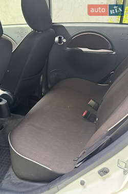 Хэтчбек Mitsubishi i-MiEV 2012 в 