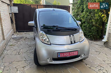 Хэтчбек Mitsubishi i-MiEV 2016 в 