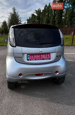Хэтчбек Mitsubishi i-MiEV 2015 в 