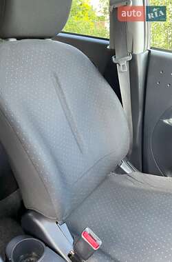 Хэтчбек Mitsubishi i-MiEV 2012 в 