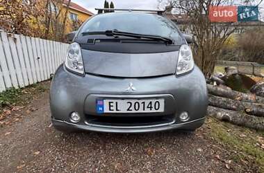 Хэтчбек Mitsubishi i-MiEV 2013 в 