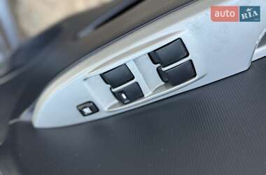 Хэтчбек Mitsubishi i-MiEV 2011 в 