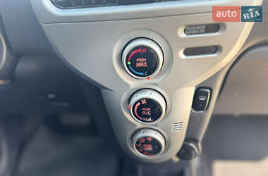 Хэтчбек Mitsubishi i-MiEV 2011 в 