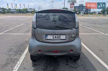Хэтчбек Mitsubishi i-MiEV 2011 в 