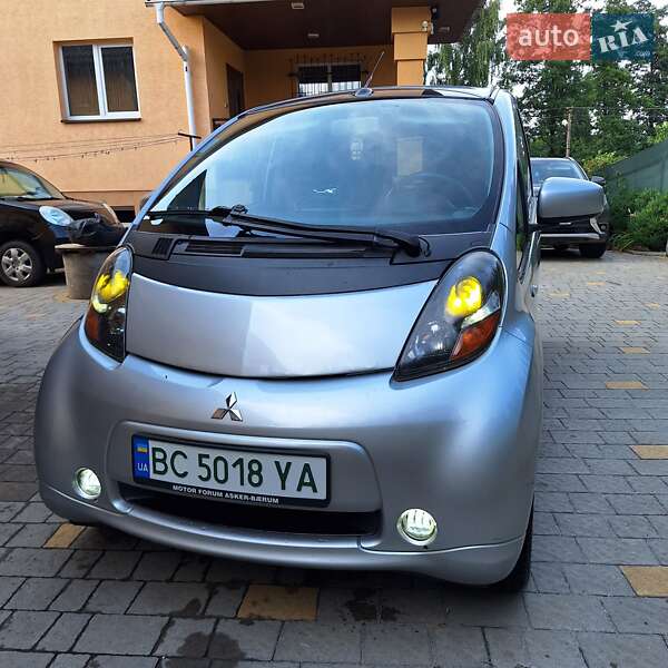 Хэтчбек Mitsubishi i-MiEV 2012 в 