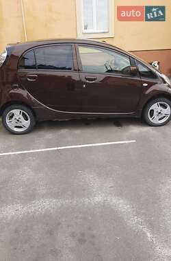 Хэтчбек Mitsubishi i-MiEV 2017 в 