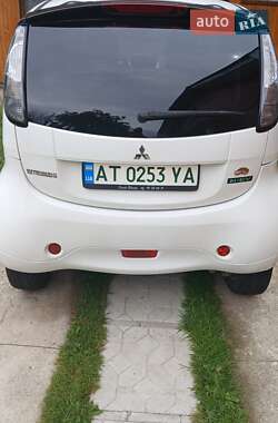 Хэтчбек Mitsubishi i-MiEV 2011 в 