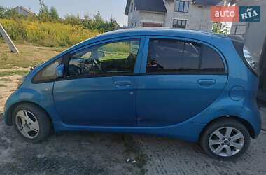 Хэтчбек Mitsubishi i-MiEV 2011 в 