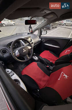 Хэтчбек Mitsubishi i-MiEV 2011 в 