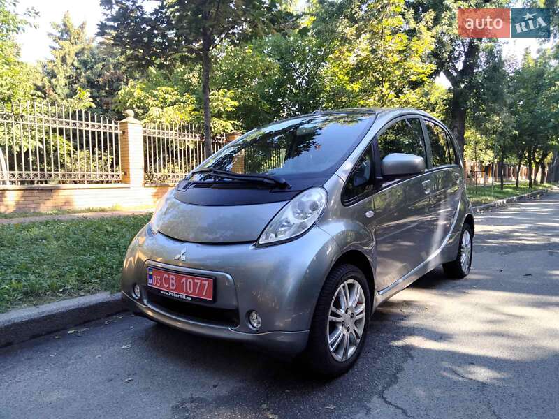Хэтчбек Mitsubishi i-MiEV 2013 в 