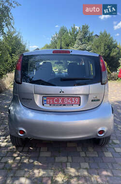 Хэтчбек Mitsubishi i-MiEV 2011 в 