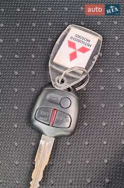 Хэтчбек Mitsubishi i-MiEV 2010 в 