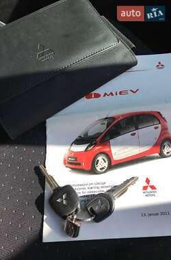 Хэтчбек Mitsubishi i-MiEV 2011 в 