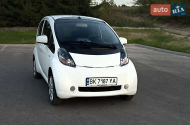 Хэтчбек Mitsubishi i-MiEV 2011 в 