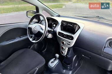 Хэтчбек Mitsubishi i-MiEV 2011 в 