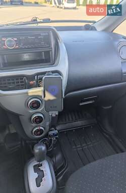 Хэтчбек Mitsubishi i-MiEV 2011 в 