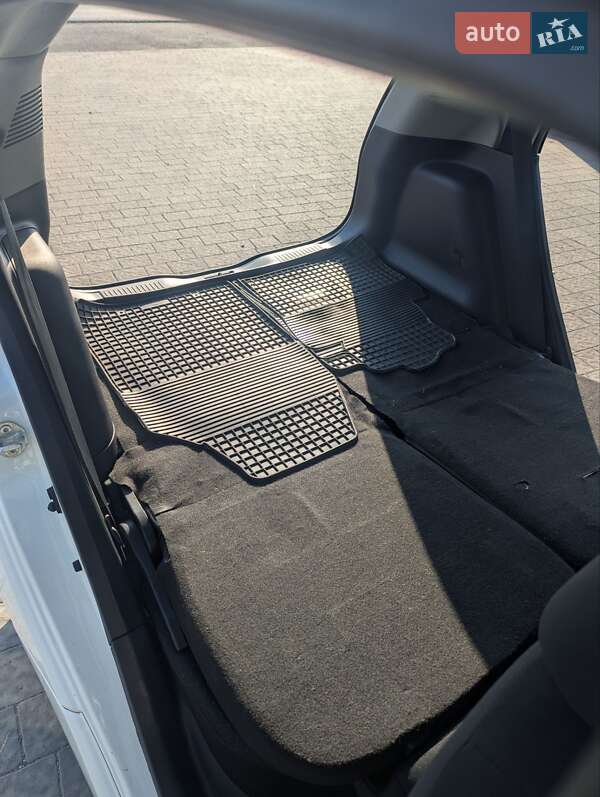 Хэтчбек Mitsubishi i-MiEV 2011 в Ивано-Франковске фото 18 Хэтчбек Mitsubishi i-MiEV 2011 в Ивано-Франковске