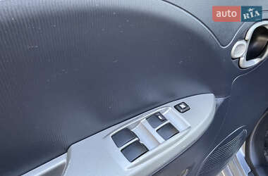 Хэтчбек Mitsubishi i-MiEV 2011 в 