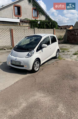 Хетчбек Mitsubishi i-MiEV 2015 в  фото 2 Хетчбек Mitsubishi i-MiEV 2015 в