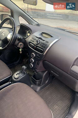 Хетчбек Mitsubishi i-MiEV 2015 в  фото 7 Хетчбек Mitsubishi i-MiEV 2015 в