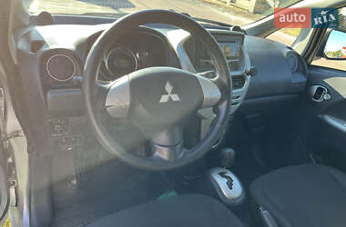 Хэтчбек Mitsubishi i-MiEV 2011 в 