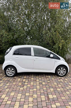 Хэтчбек Mitsubishi i-MiEV 2015 в 