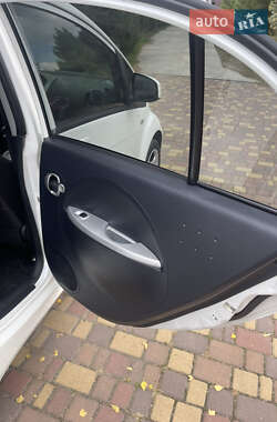 Хэтчбек Mitsubishi i-MiEV 2011 в 