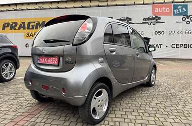 Хэтчбек Mitsubishi i-MiEV 2011 в 
