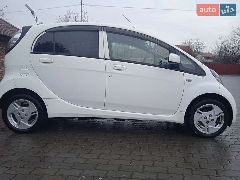 Хэтчбек Mitsubishi i-MiEV 2011 в Шептицькому