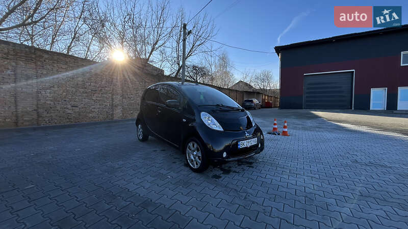 Хэтчбек Mitsubishi i-MiEV 2015 в Дубно