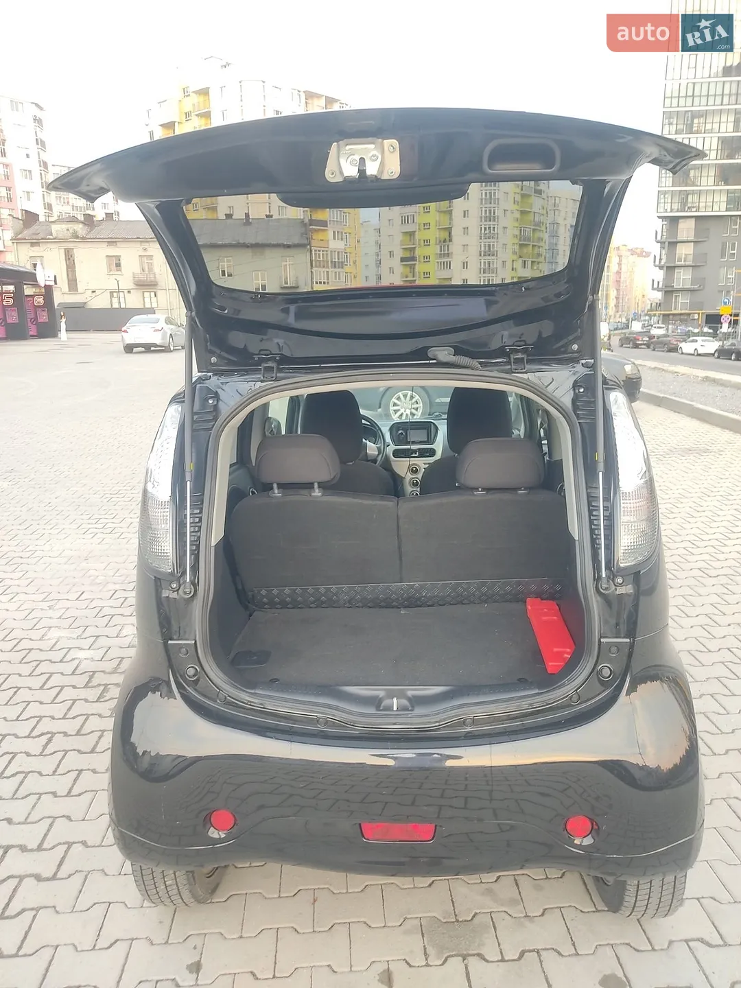 2011 Mitsubishi i-MiEV - мініатюра 16