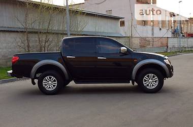 Внедорожник / Кроссовер Mitsubishi L 200 2009 в Киеве