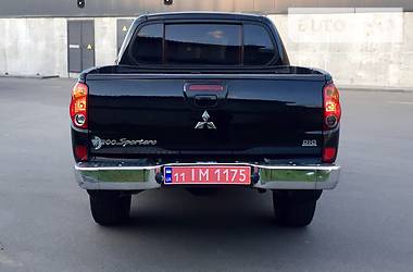 Внедорожник / Кроссовер Mitsubishi L 200 2009 в Киеве