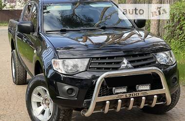 Внедорожник / Кроссовер Mitsubishi L 200 2013 в Киеве