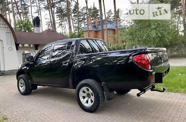 Внедорожник / Кроссовер Mitsubishi L 200 2013 в Киеве