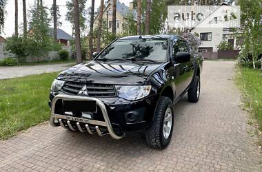 Внедорожник / Кроссовер Mitsubishi L 200 2013 в Киеве