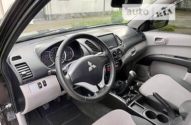 Внедорожник / Кроссовер Mitsubishi L 200 2013 в Киеве