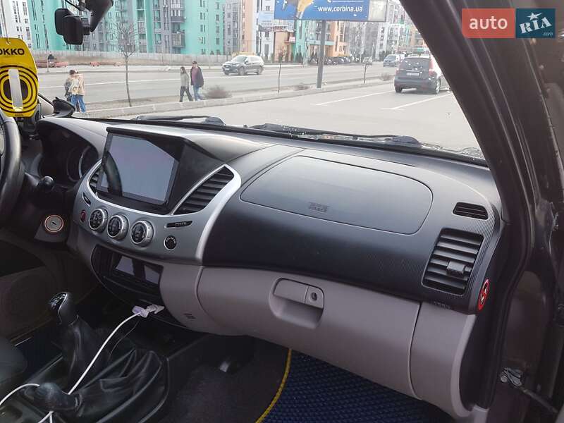 Пикап Mitsubishi L 200 2011 в Киеве