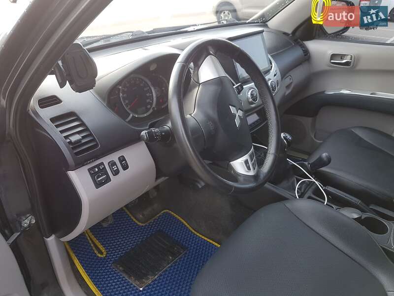 Пикап Mitsubishi L 200 2011 в Киеве