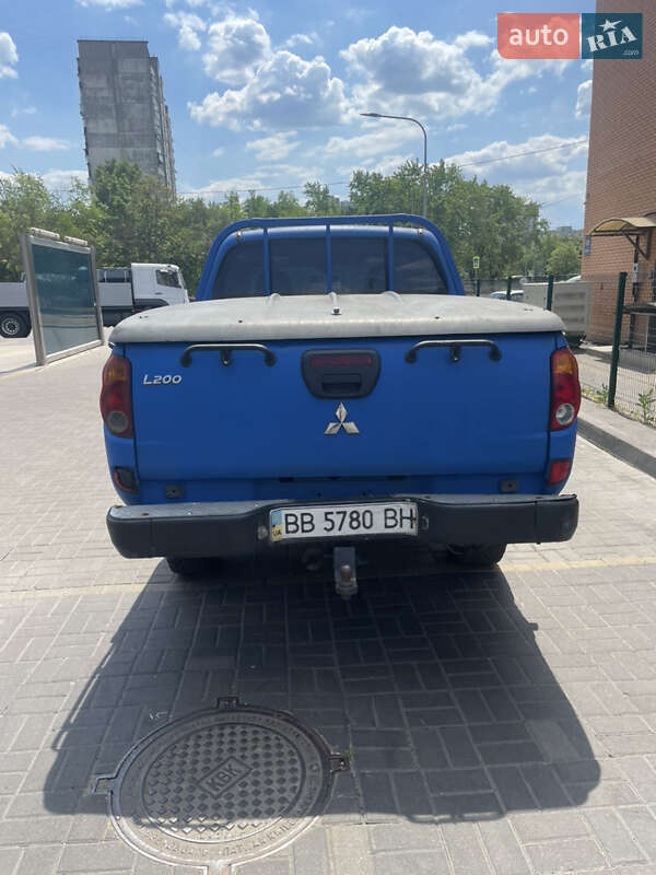 Пикап Mitsubishi L 200 2006 в Киеве