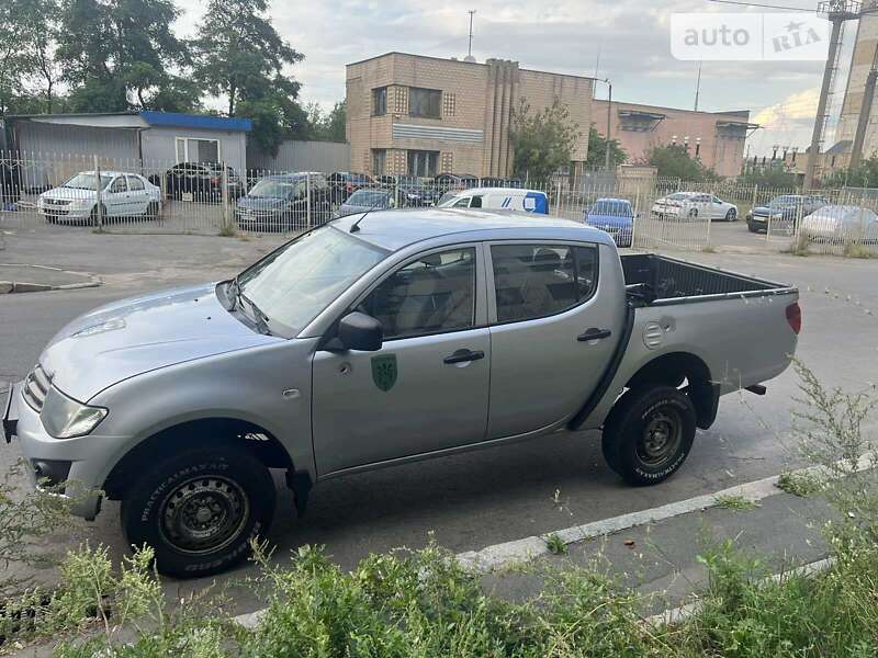 Пикап Mitsubishi L 200 2013 в Киеве