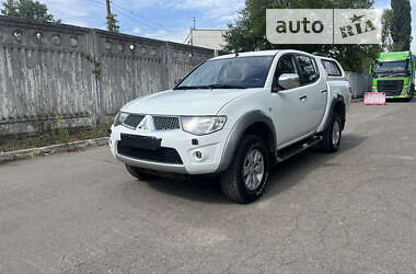 Пикап Mitsubishi L 200 2011 в Киеве